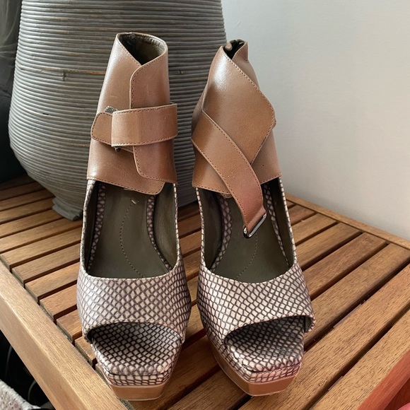 Beautiful BCBG Max Azria taupe sandals. - Picture 2 of 3